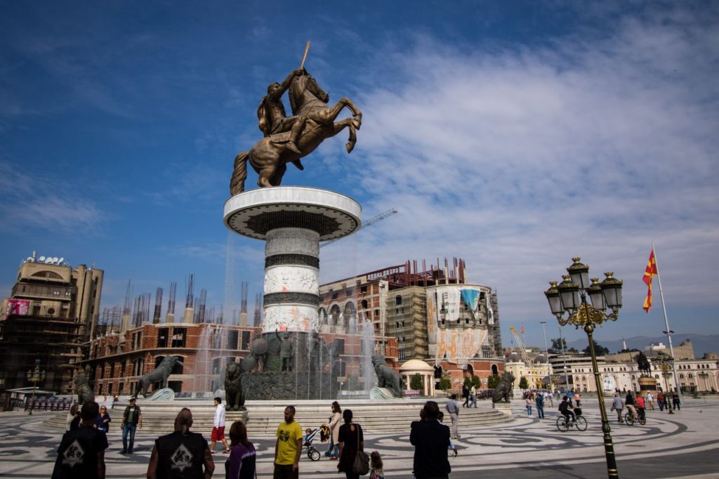 Alexander Veľký, v pozadí rozostavené nové centrum Skopje