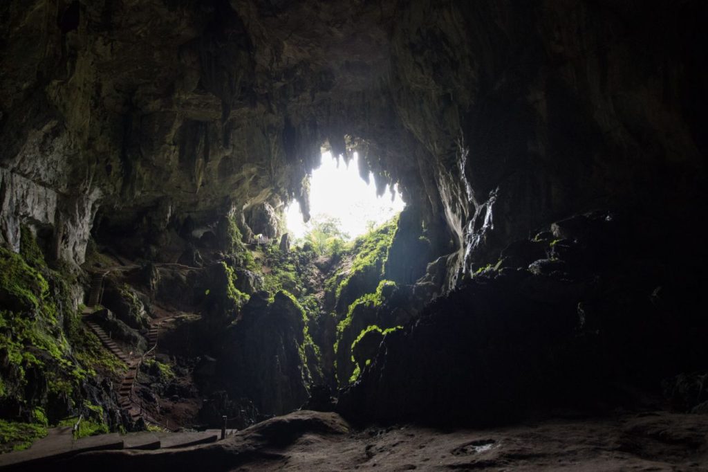 Obrovské jaskynné okno vo Fairy cave 