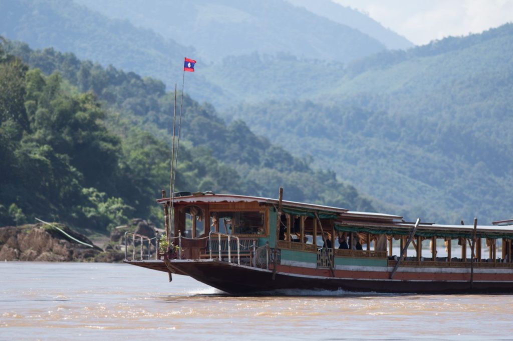Plavba loďou po Mekongu, Laos