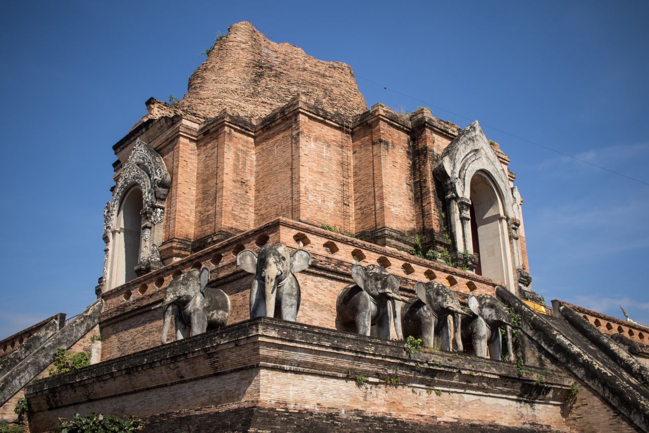 Najväčšia stupa v Ching Mai - Phra That Chedi Luang, Thajsko