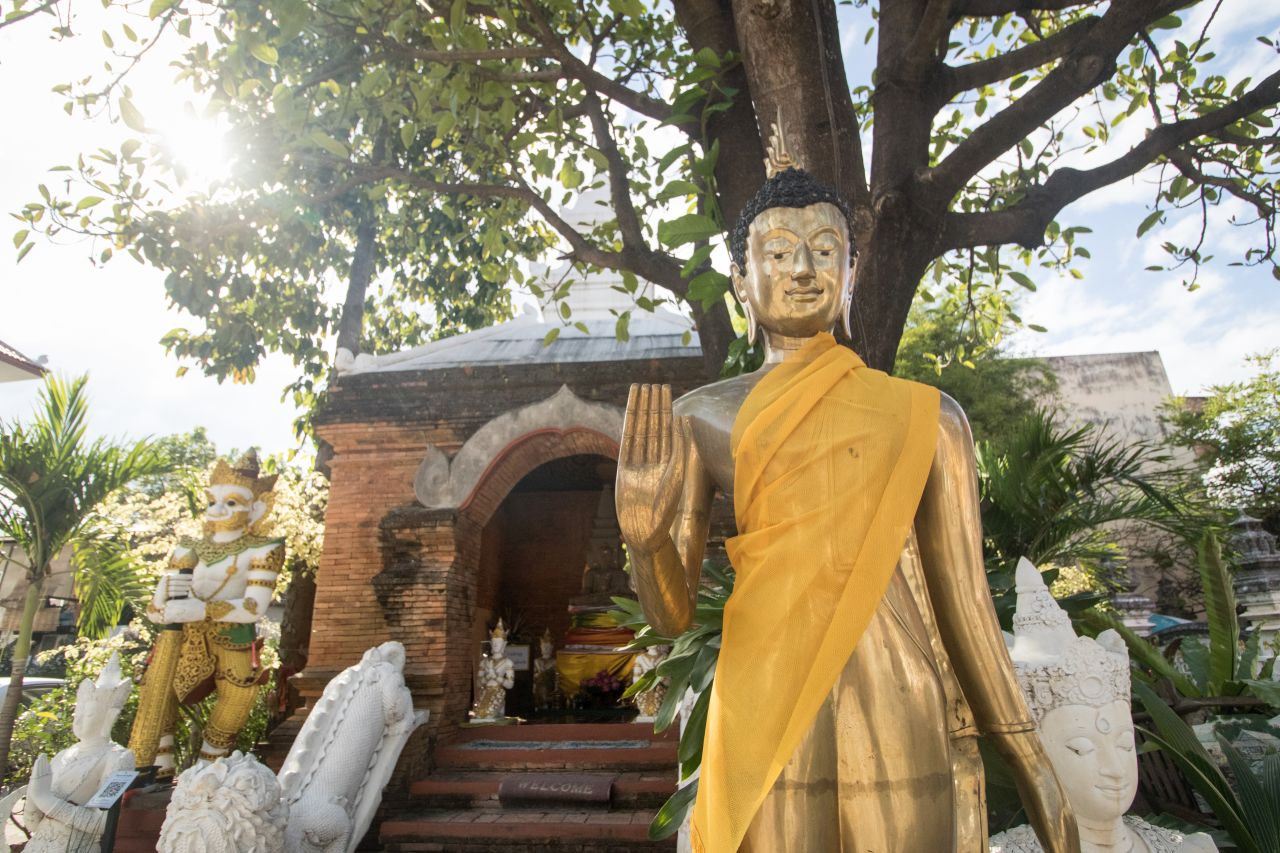 Budha pri chráme Wat Inthakin Sadue Muang, Chiang Mai, Thajsko