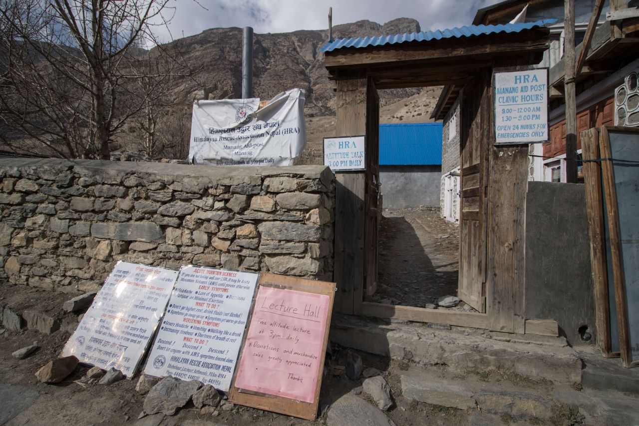 Výšková choroba v Manangu, Trek okolo Annapurny, Himaláje, Nepál