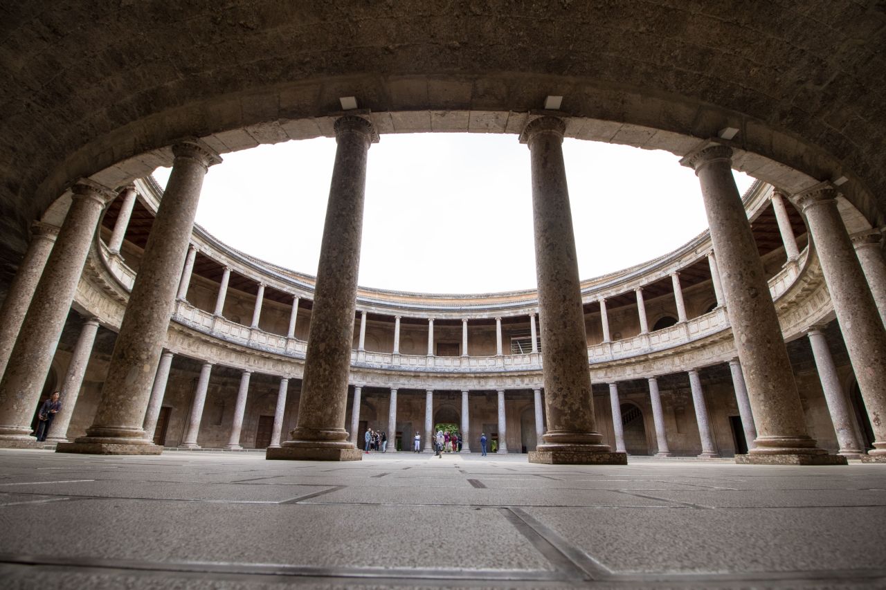 Renesančný Palacio de Carlos V. je súčasťou Albambry, Granada, Andaluzia, Španielsko