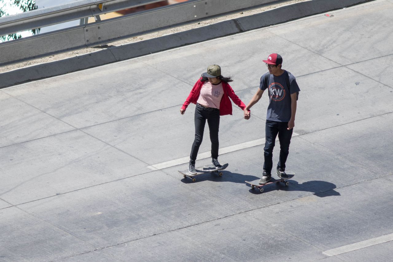 Rande na skateboarde v La Paz