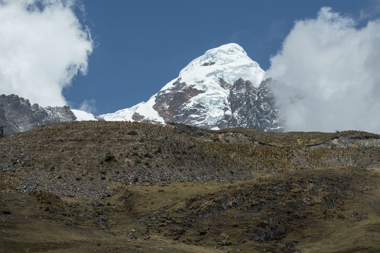 Cesta vedie horským priechodom až do nadmorských výšok 4320 m. n. m.