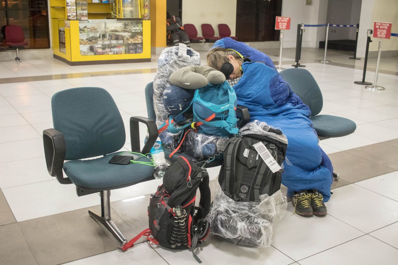 Prespávanie v Bolívii na letisku a autobusových staniciach