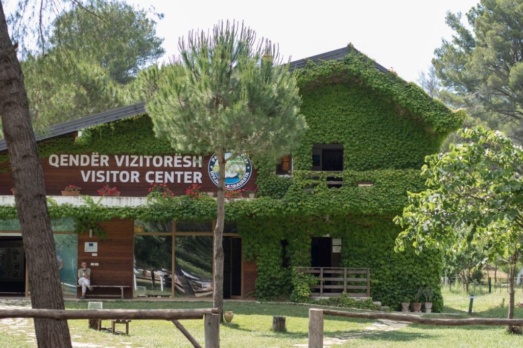 Visitor centrum v albánskom národný park Divjakë-Karavasta 