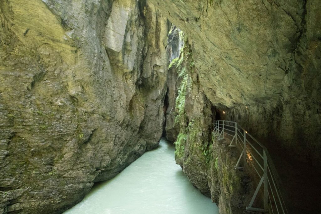 Roklina rieky Aare, Koľko stojí cestovanie po Švajčiarsku, vstupné