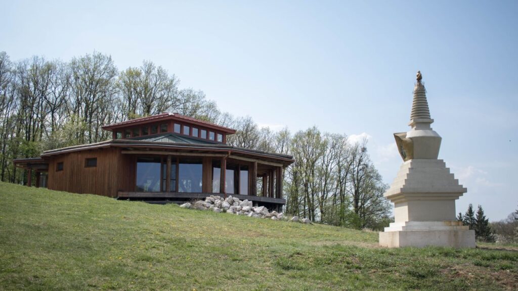 Tip na výlet do Bošáckej doliny, budhistická stupa na Slovensku
