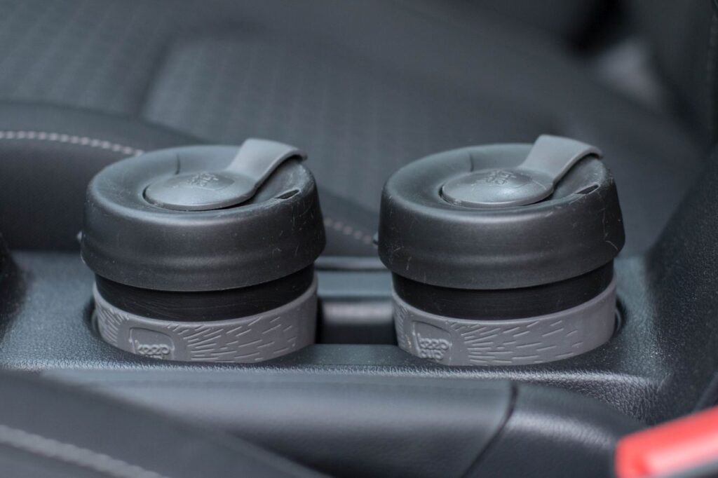 Vychytávky a doplnky na spanie v aute, poháriky KeepCup sú ekologické