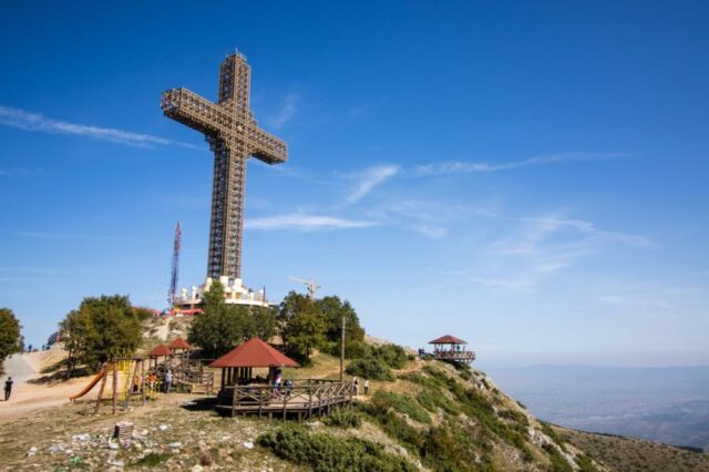 Čo vidieť v Macedónsku, roadtrip itinerár, Kríž tisícročia na vrchole Vodno